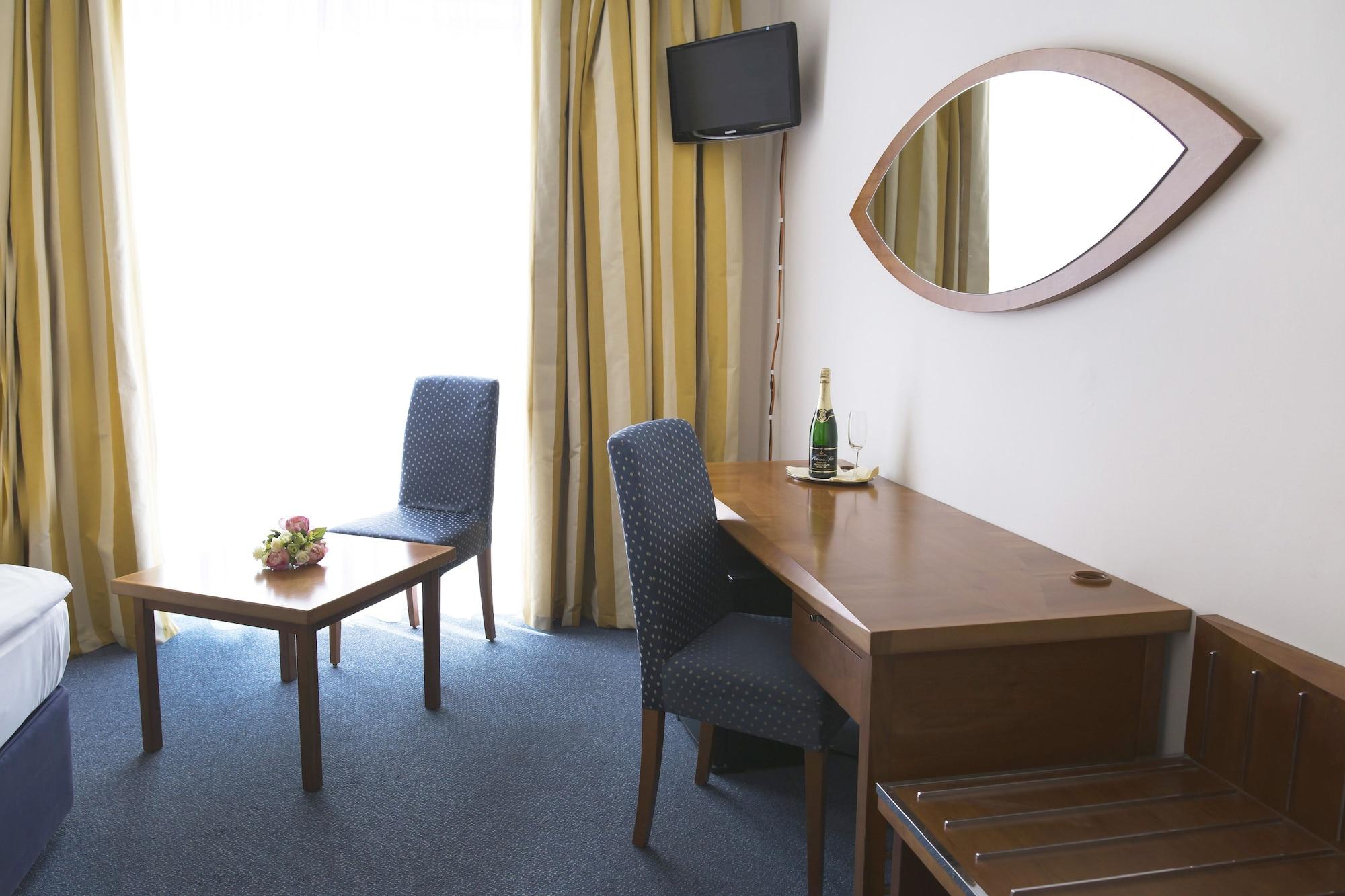 קרלובי וארי Hotel Marttel מראה חיצוני תמונה