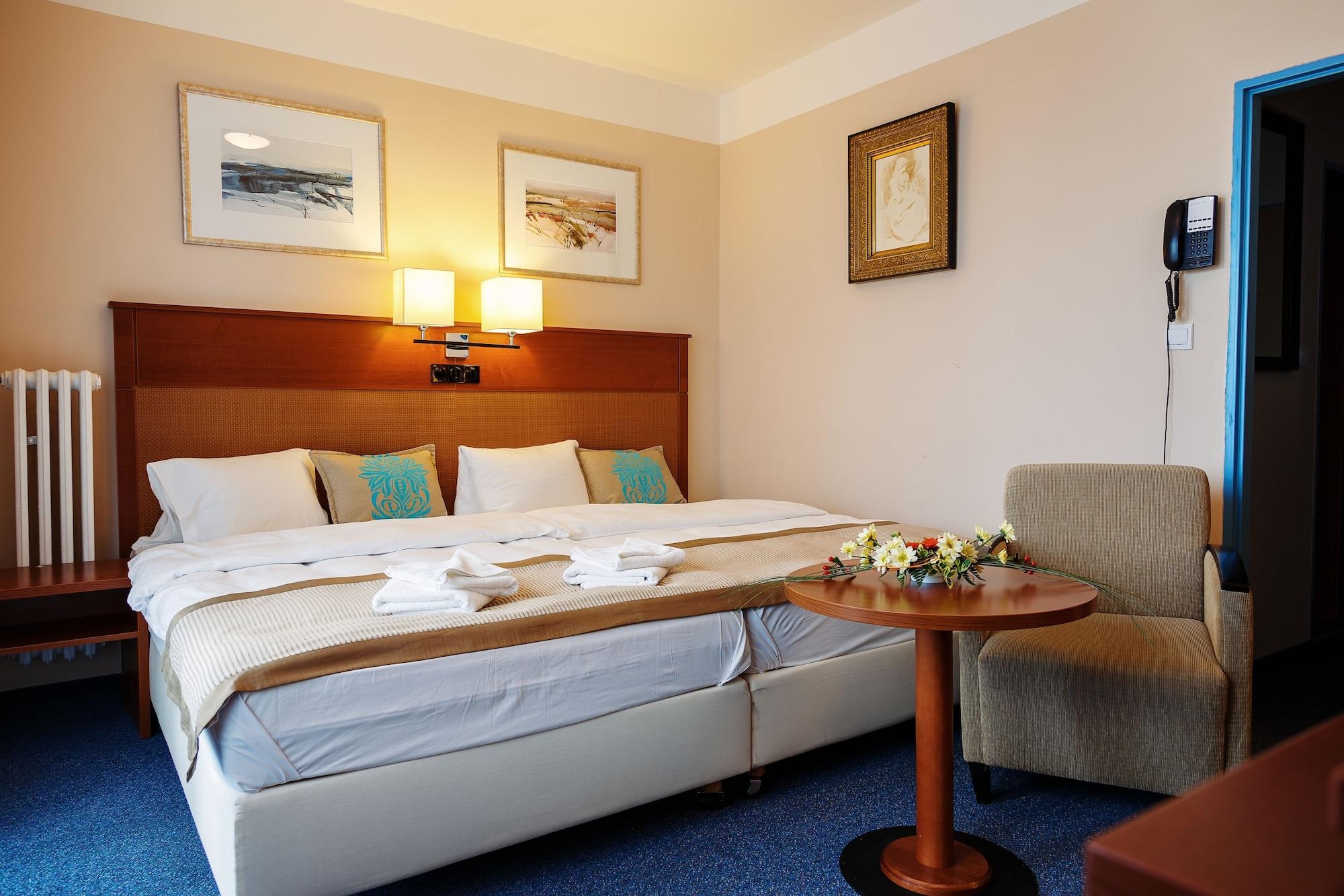 קרלובי וארי Hotel Marttel מראה חיצוני תמונה