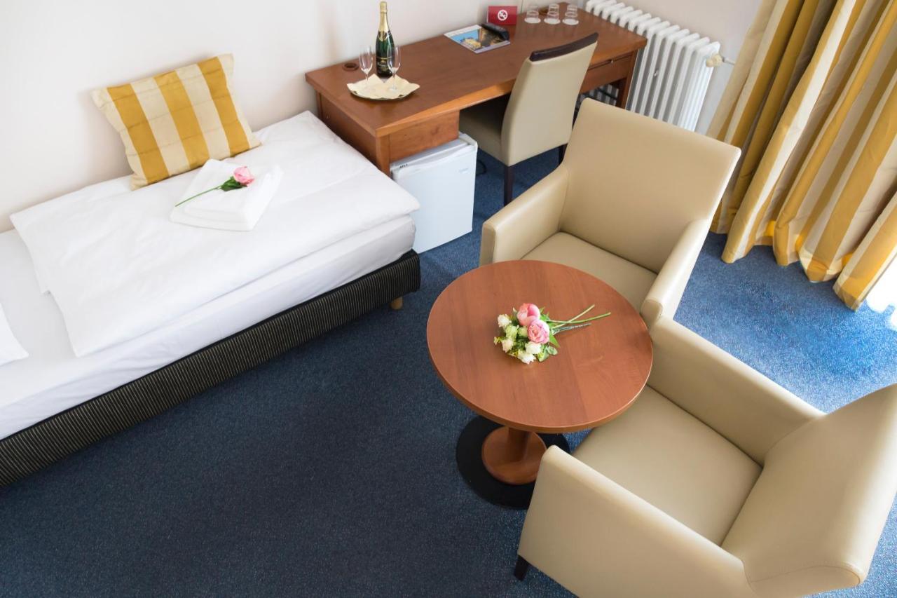 קרלובי וארי Hotel Marttel מראה חיצוני תמונה
