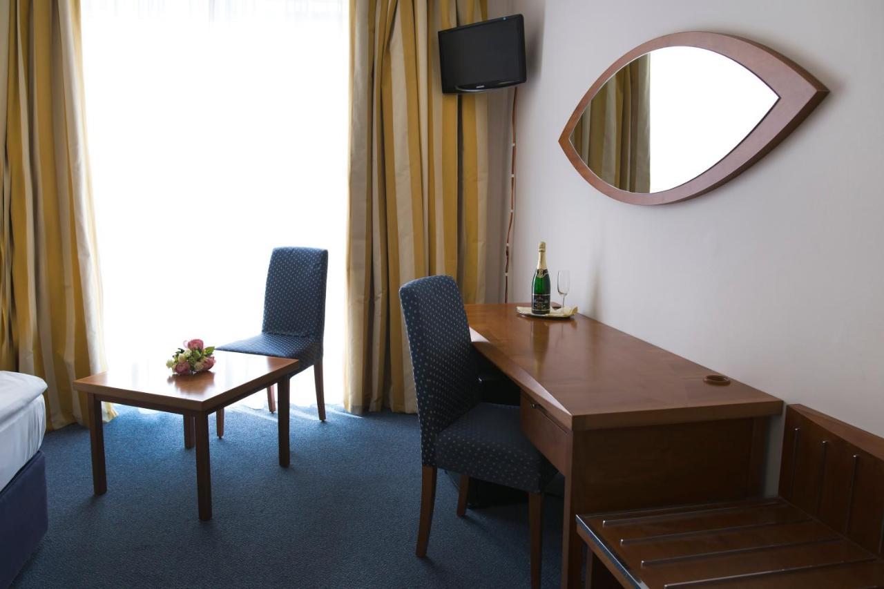 קרלובי וארי Hotel Marttel מראה חיצוני תמונה